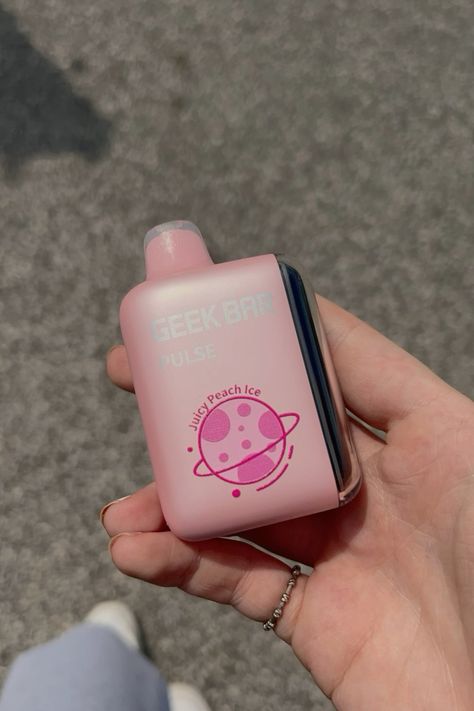 Geek Bar Vape: O Experiență Premium pentru Fumătorii din România